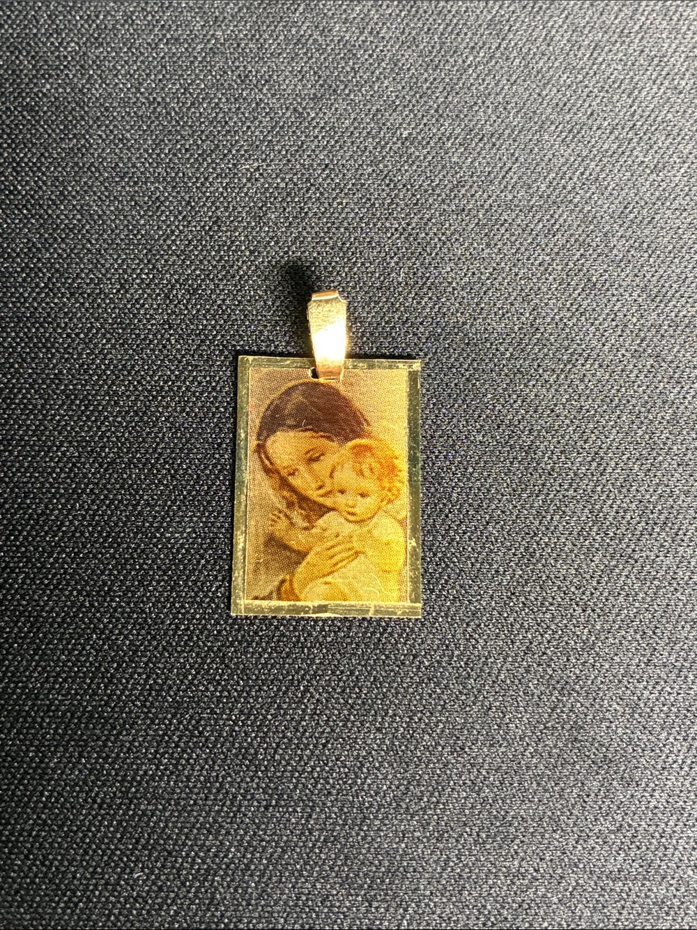 Marked 14KT solid gold Madonna & Child Pendant Necklace